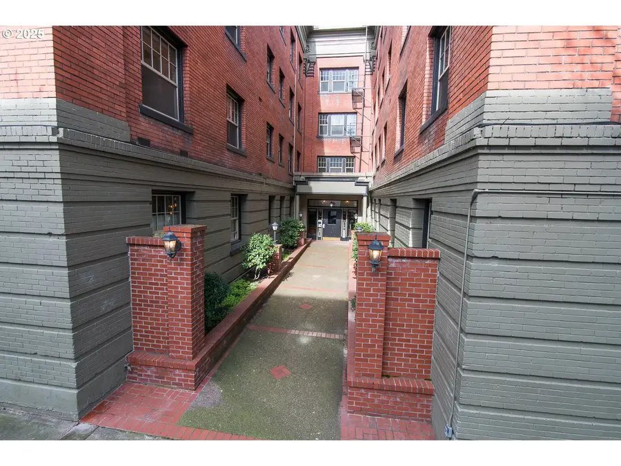 2109 NW Irving St #407, Portland, OR 97210 - #2