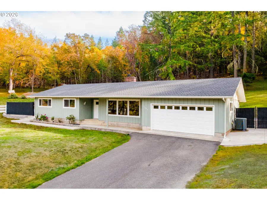 1646 San Souci Dr, Roseburg, OR 97471 - #3