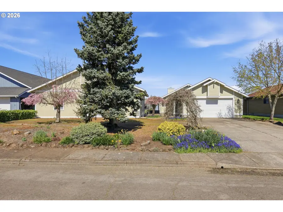 834 Cessna St, Independence, OR 97351 - #3