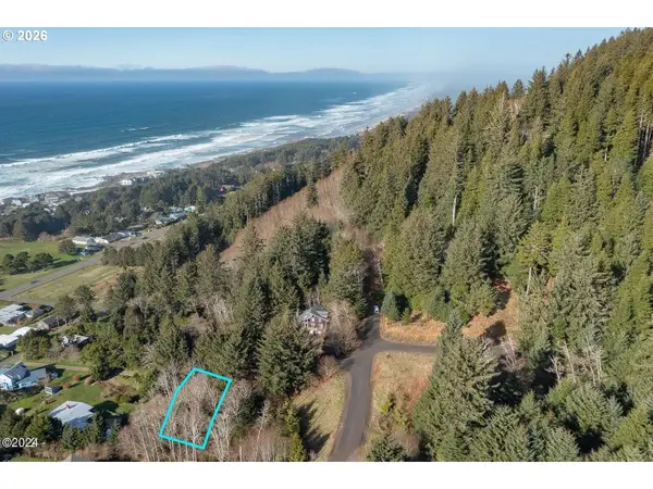 210 Chief Albert Dr, Yachats, OR 97498