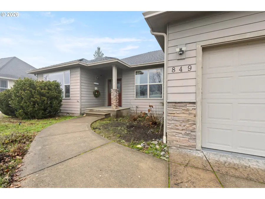 849 North View Dr, Winchester, OR 97495 - #2