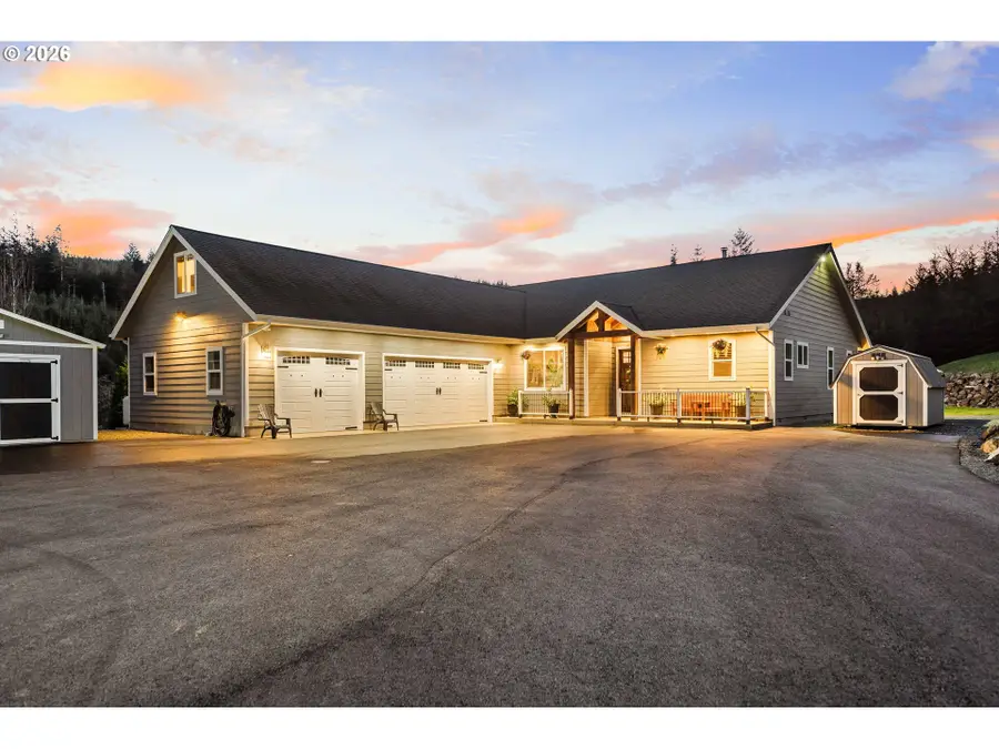 92735 Boots Dr, Coos Bay, OR 97420 - #2