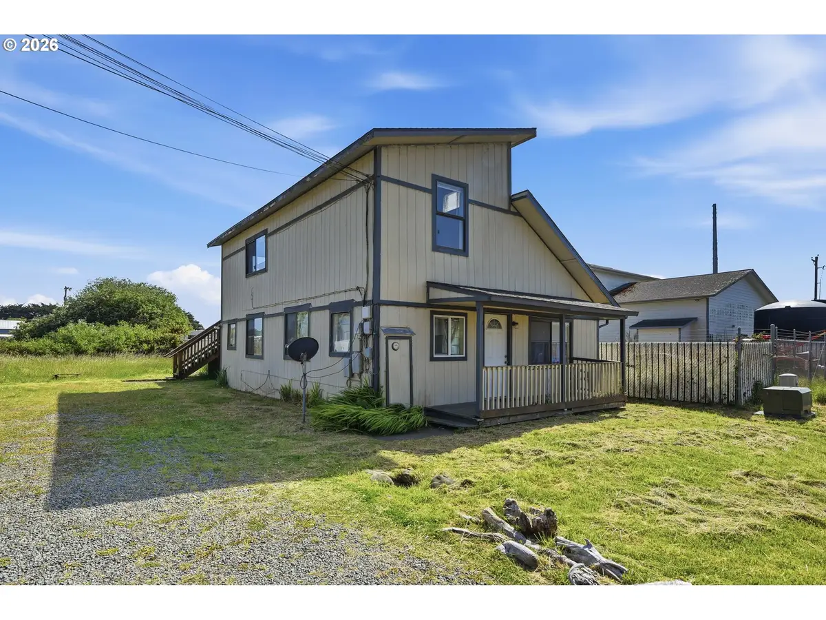 195 17th St Se, Bandon, OR 97411 - #1