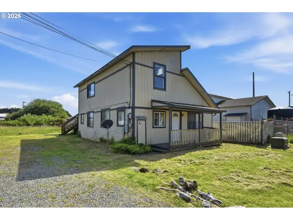195 17th St Se, Bandon, OR 97411