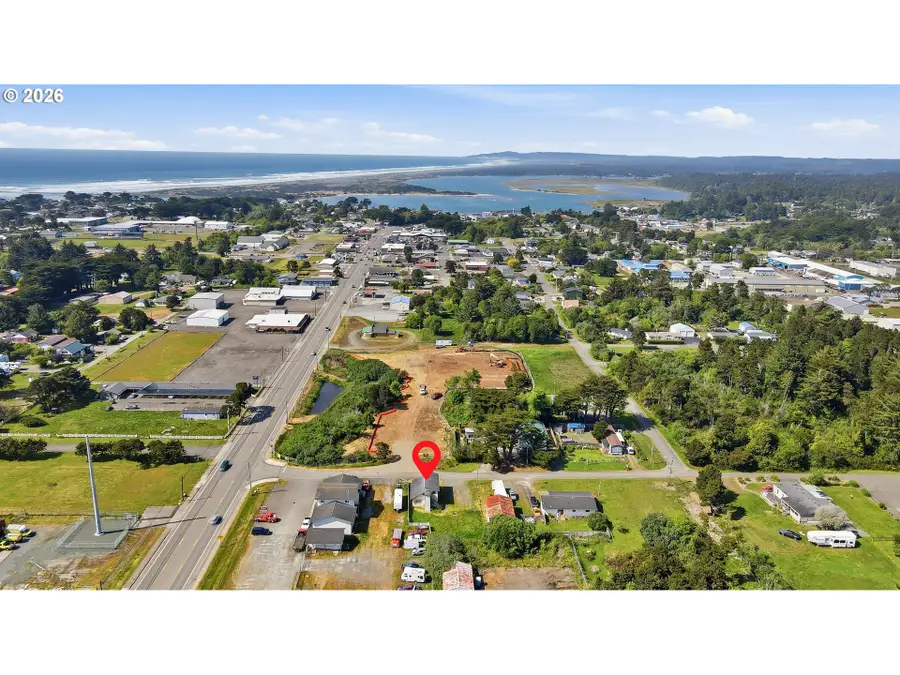 195 17th St Se, Bandon, OR 97411 - #2