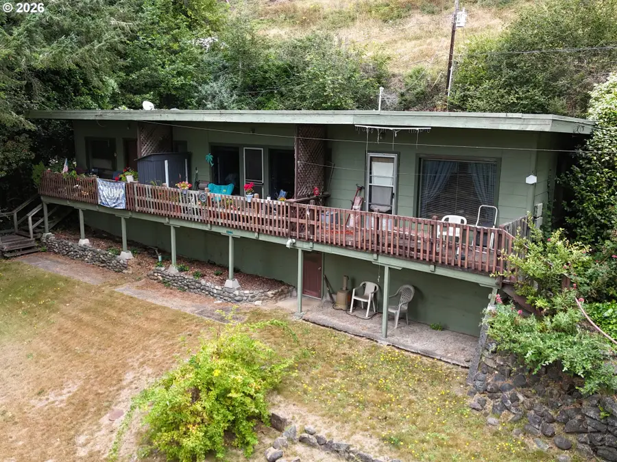 16233 Ivy Ln, Brookings, OR 97415 - #2