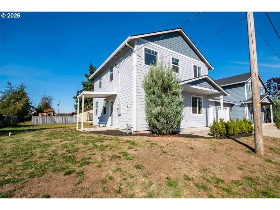 66 N 8th St, Lebanon, OR 97355 - #3