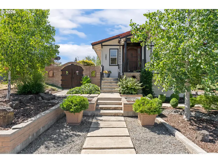 1861 NW Finch Ct, Roseburg, OR 97471 - #3