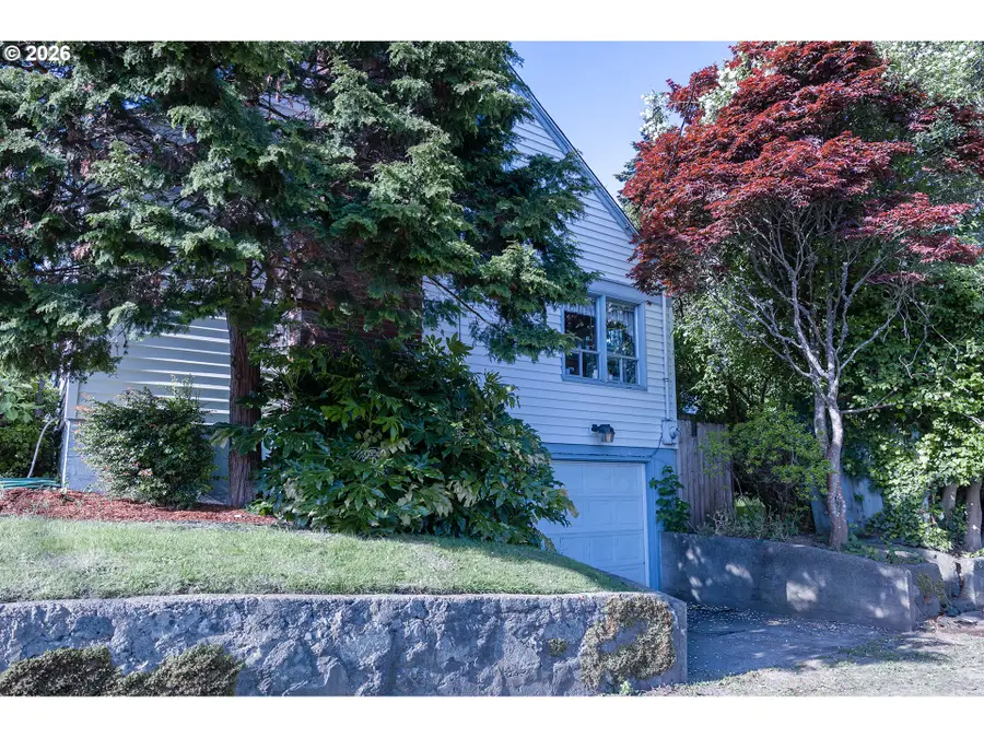 3614 Sherman Ave, North Bend, OR 97459 - #3