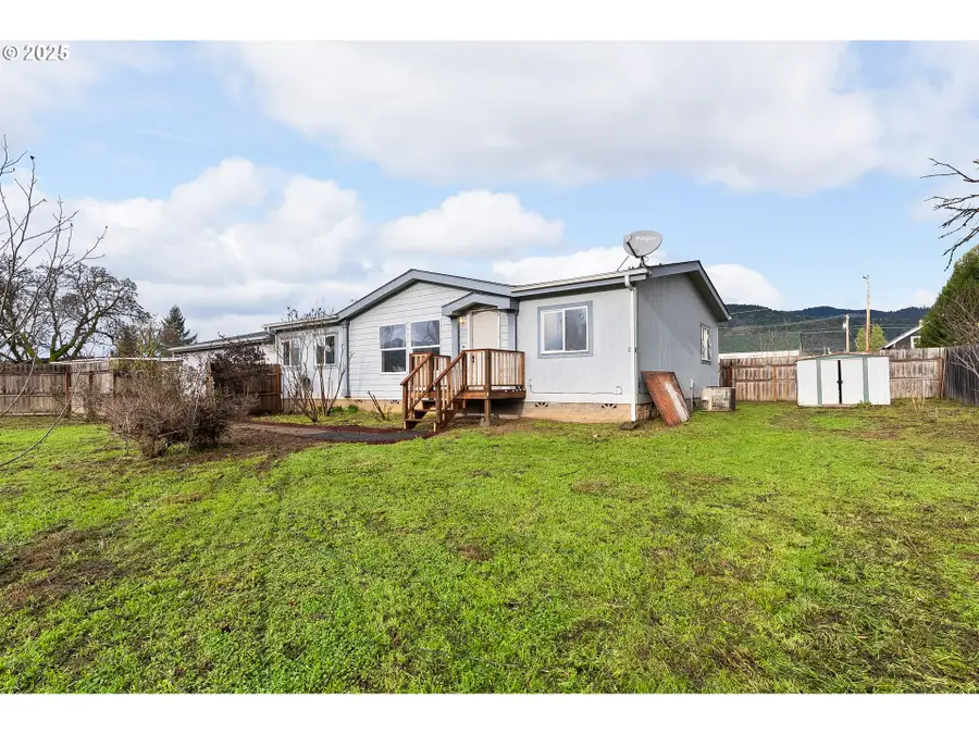 105 I St, Riddle, OR 97469 - Image #2