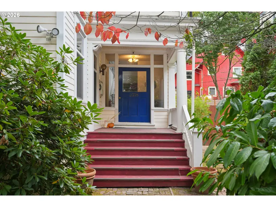 2358 NW Lovejoy St, Portland, OR 97210 - #2