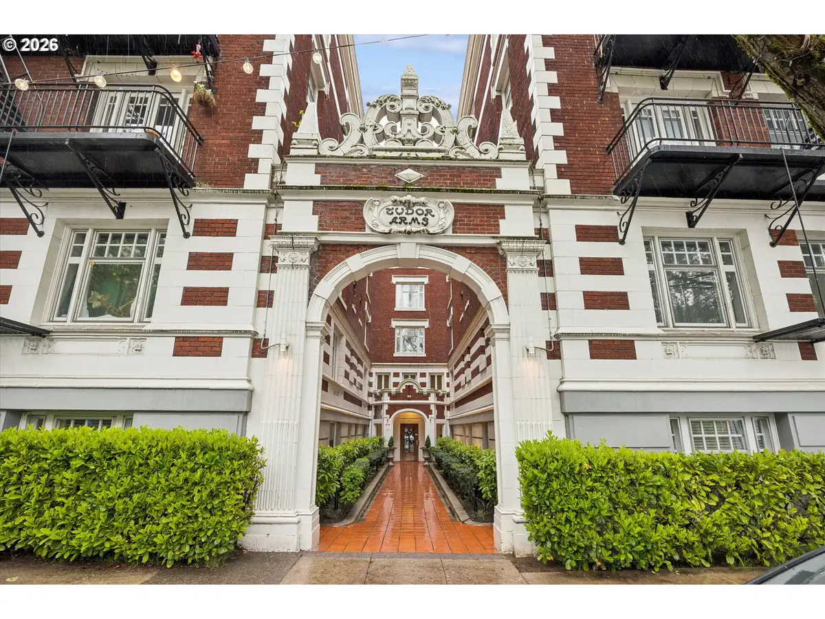 1811 NW Couch St #202, Portland, OR 97209 - #1