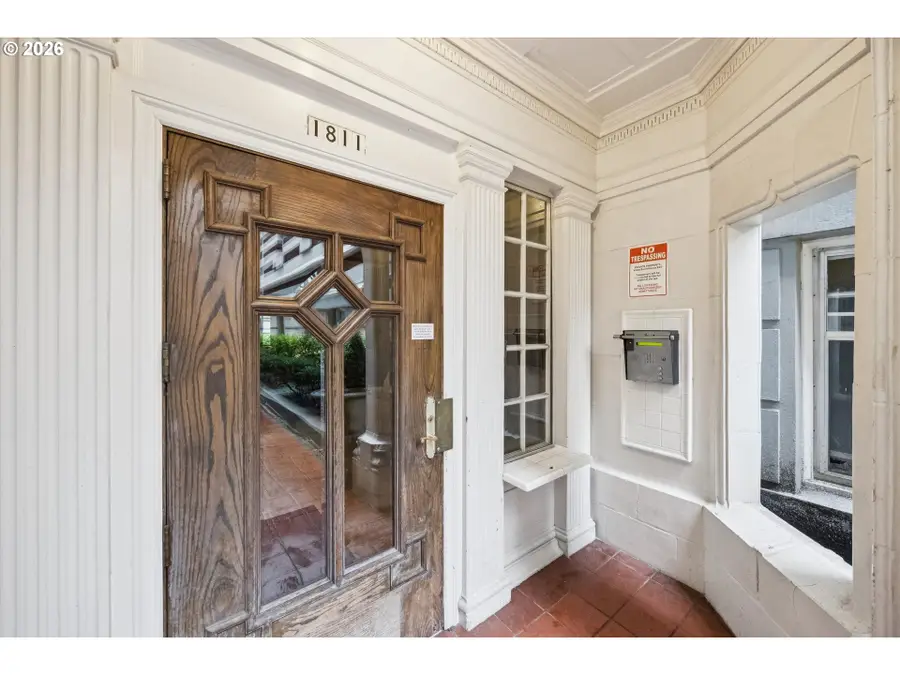 1811 NW Couch St #202, Portland, OR 97209 - #3