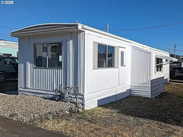 2071 NE Stephens St #D5, Roseburg, OR 97470