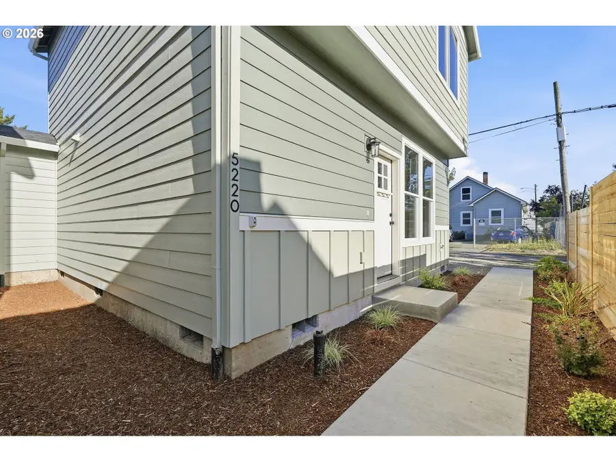 5220 SE Ramona St, Portland, OR 97206 - #2