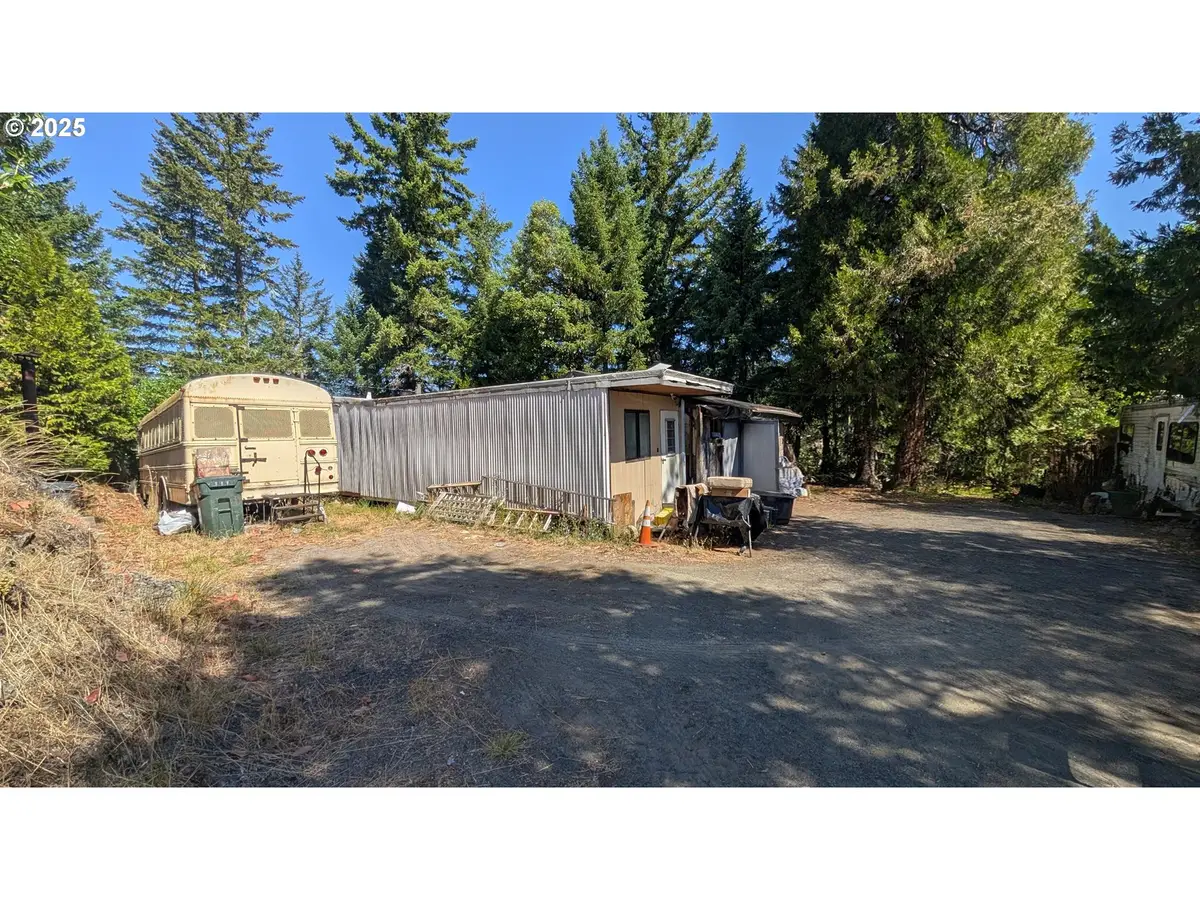 900 Old Cabin Dr, Glide, OR 97443 - Image #1