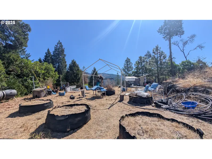 900 Old Cabin Dr, Glide, OR 97443 - Image #3