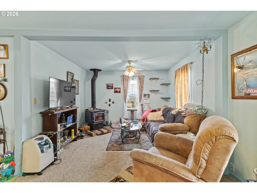 1266 S 14th St, Coos Bay, OR 97420 - Image #3