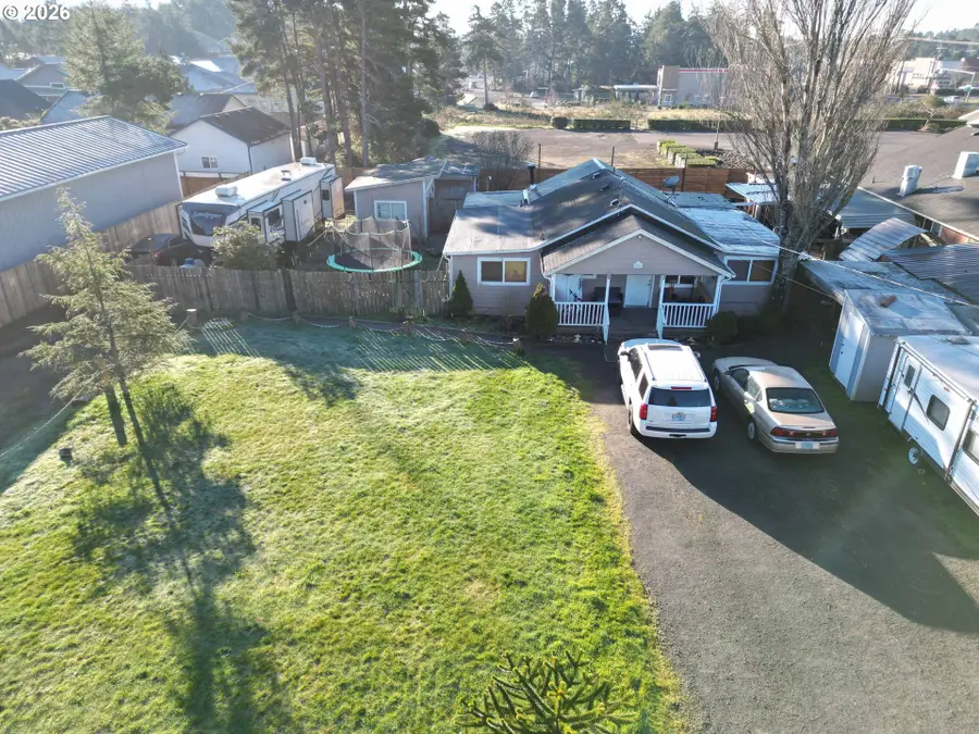 1890 37th St, Florence, OR 97439 - Image #2