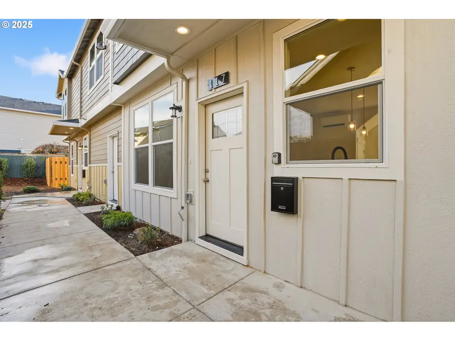117 E Jersey St, Gladstone, OR 97027 - Image #2