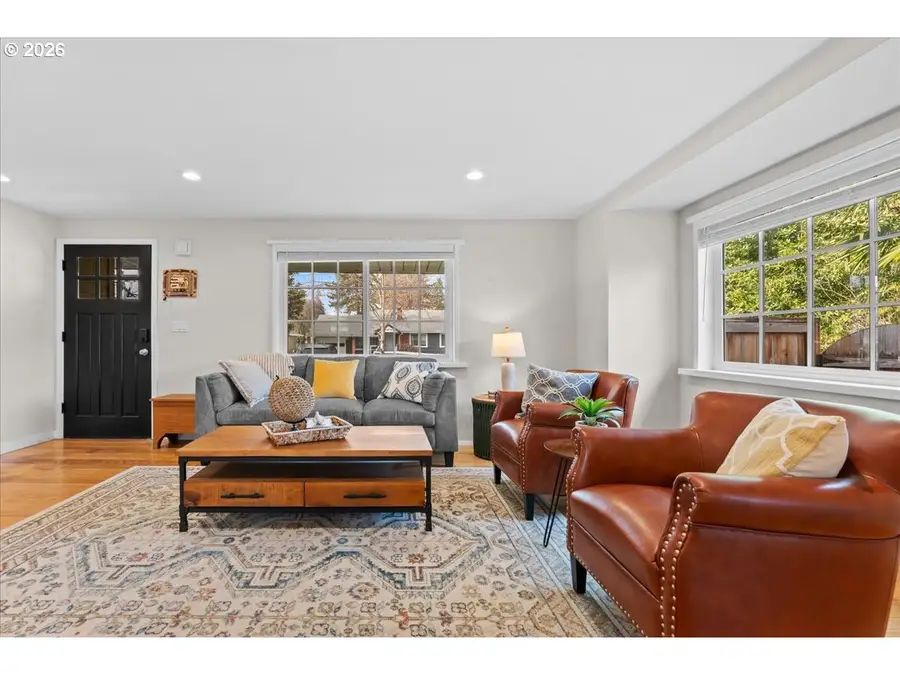 445 W Exeter St, Gladstone, OR 97027 - #2