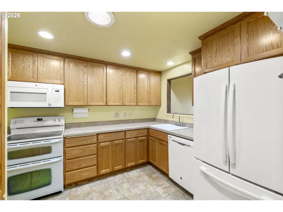 1501 Newport Way, Woodburn, OR 97071 - #3