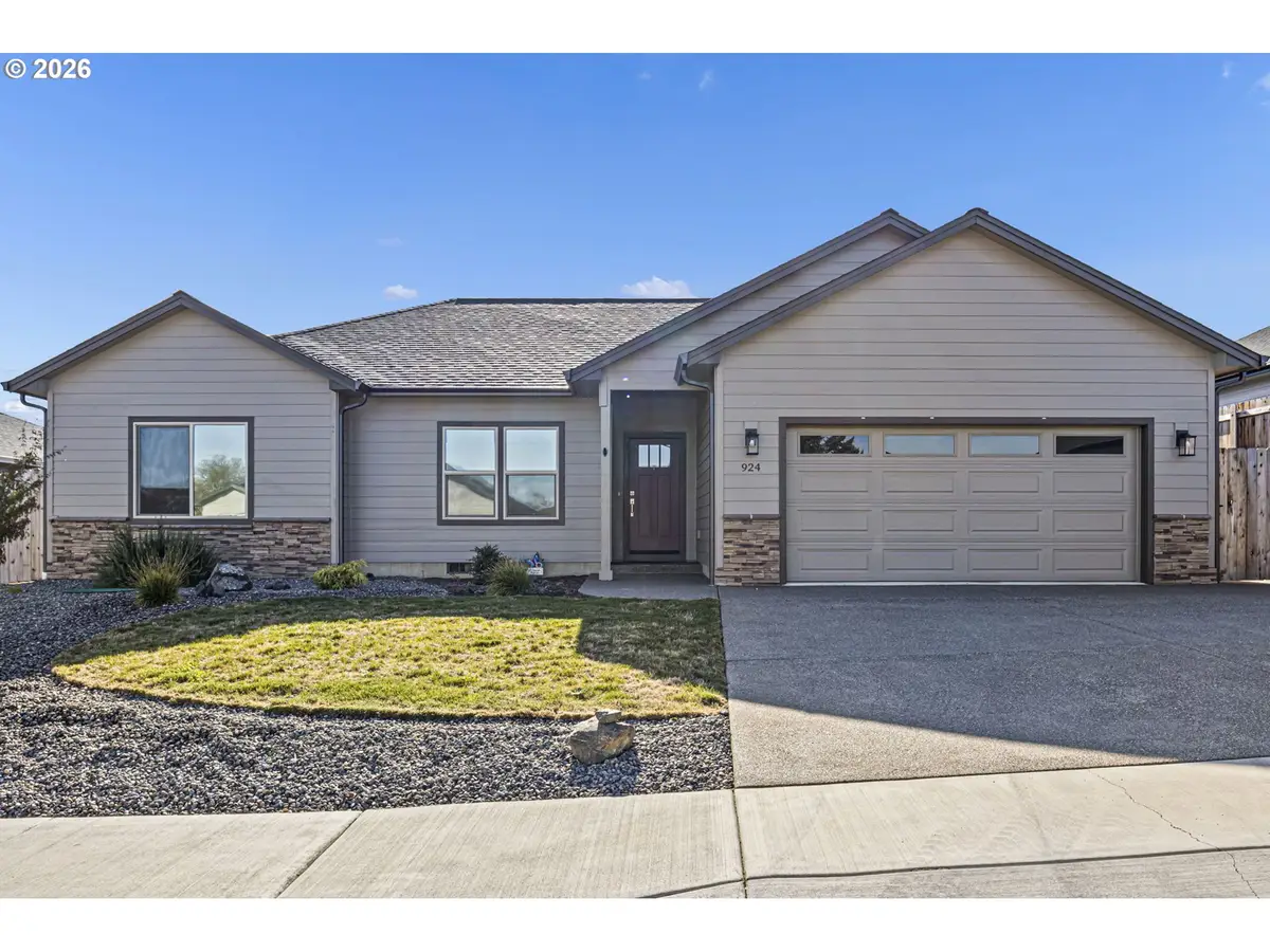 924 Durham Ave, Sutherlin, OR 97479 - #1