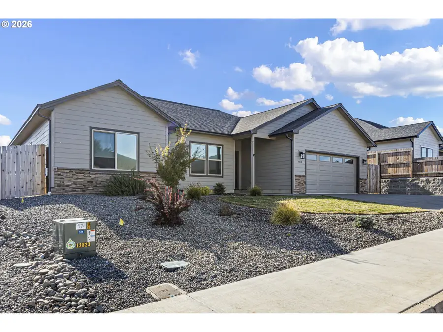 924 Durham Ave, Sutherlin, OR 97479 - #2