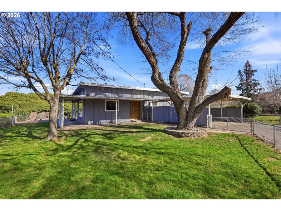 1829 E 8th St, The Dalles, OR 97058 - #2