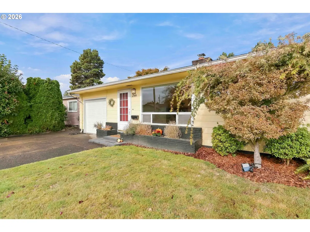 2566 Taylor Ave, Longview, WA 98632 - #1