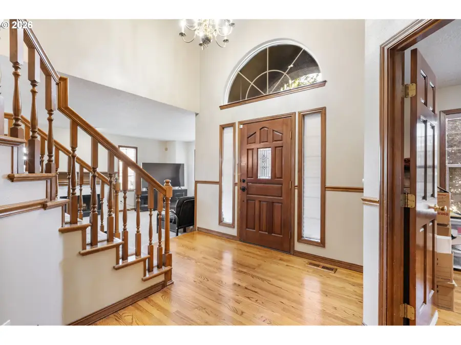 17973 Saint Clair Dr, Lake Oswego, OR 97034 - Image #2