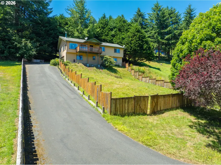 16708 Thompson Rd, Brookings, OR 97415 - #2