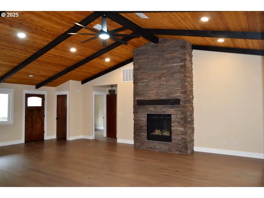 2957 Sylvan Dr, Grants Pass, OR 97527 - Image #3