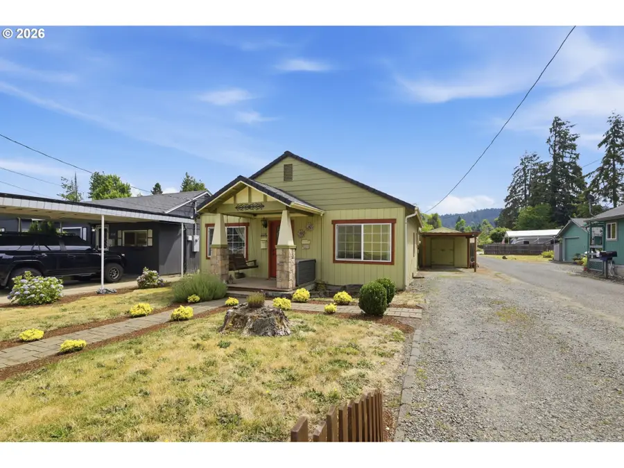 1118 S 4th St, Cottage Grove, OR 97424 - #3