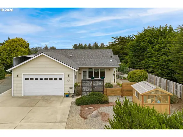 691 Seabird Dr, Bandon, OR 97411