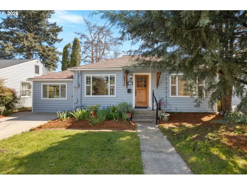 8260 N Wayland Ave, Portland, OR 97203 - #1