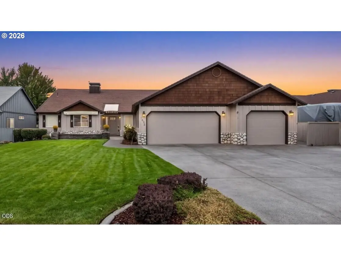 2635 NW Canyon Dr, Redmond, OR 97756 - #1
