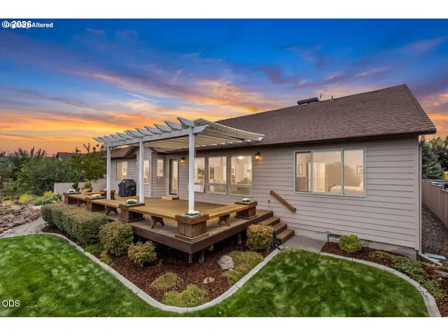 2635 NW Canyon Dr, Redmond, OR 97756 - #3