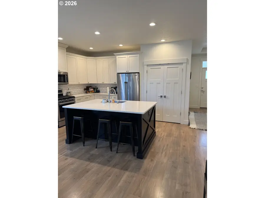 2893 4th St, Hubbard, OR 97032 - #2