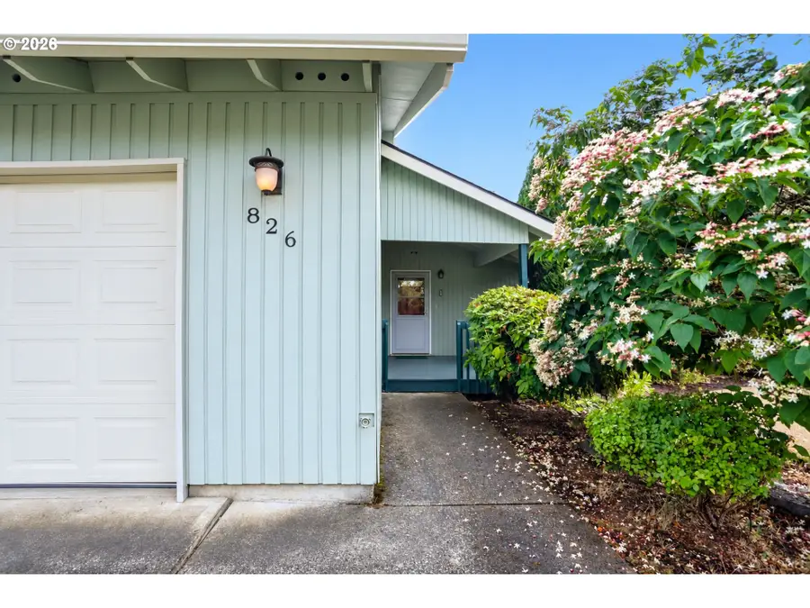826 NE Hood St, Hillsboro, OR 97124 - #2