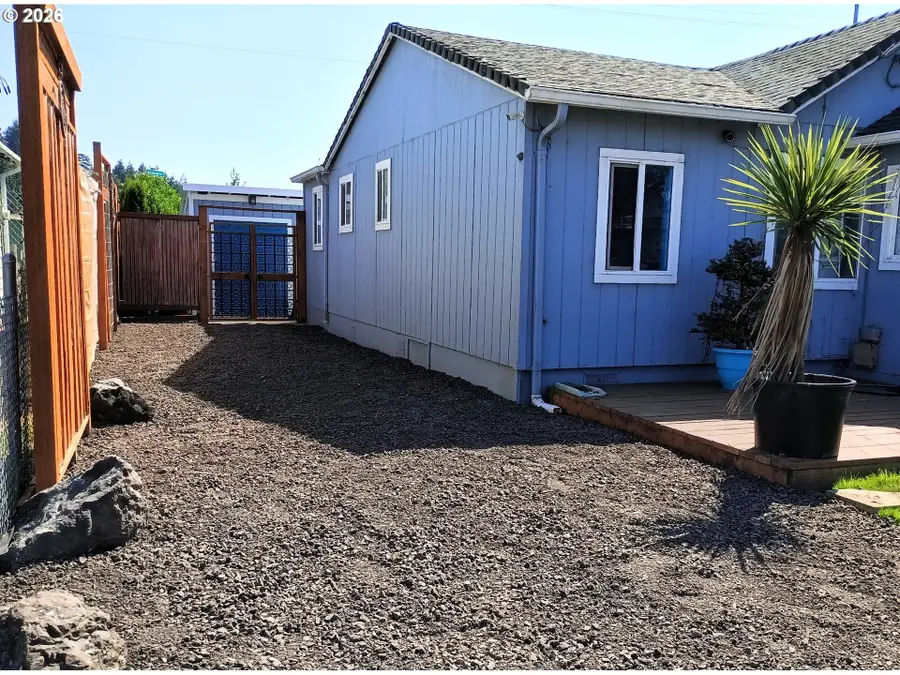 782 Laurel Ave, Reedsport, OR 97467 - #3