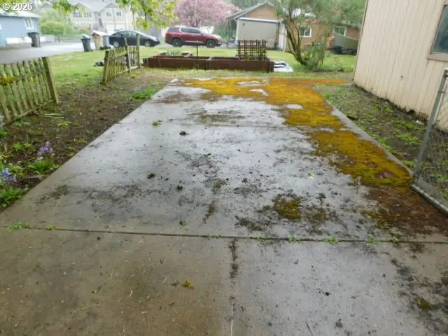 406 Chicago St, Albany, OR 97321 - #2