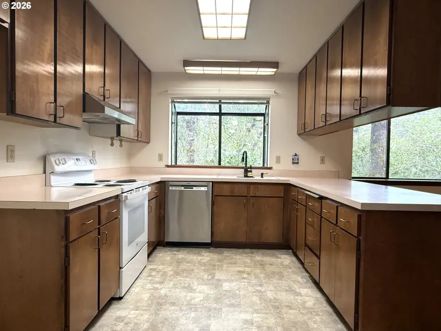 1475 Glenwood Dr, Brookings, OR 97415 - #3