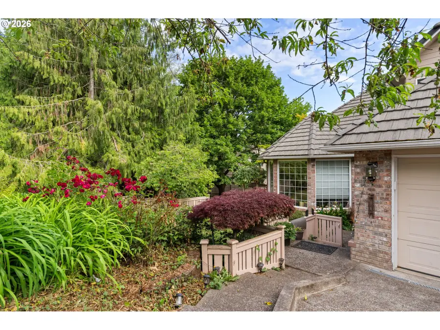 367 Spyglass Dr, Eugene, OR 97401 - #3