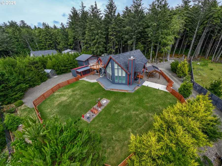 810 SW Wakeetum St, Waldport, OR 97394 - #2