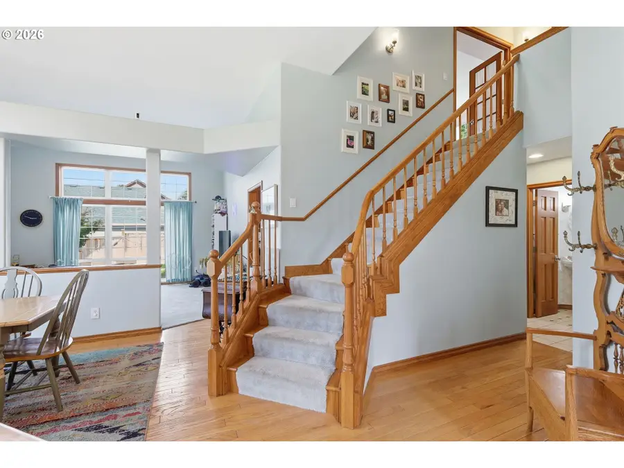 705 S 68th Pl, Springfield, OR 97478 - #3