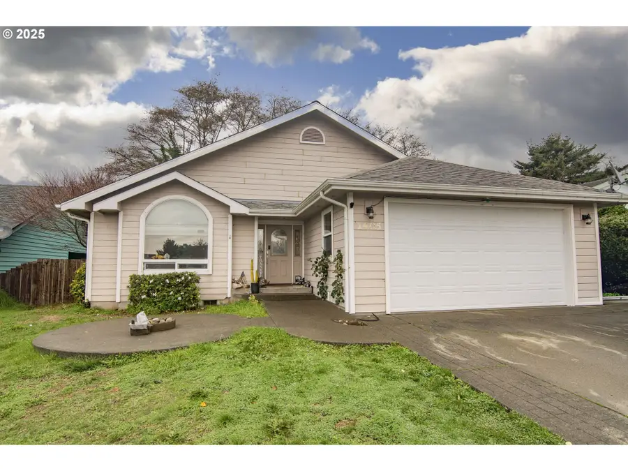 1405 View Ct, Brookings, OR 97415 - Image #2
