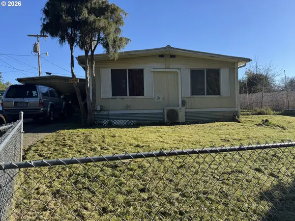 3 Spruce Dr, MyrtlePoint, OR 97458