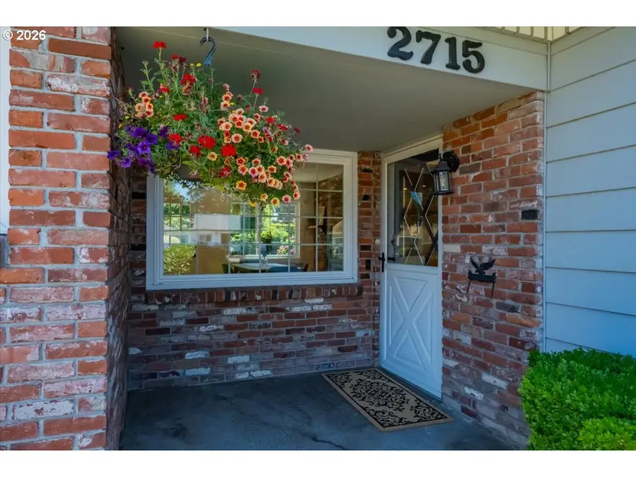 2715 Park Ter, Albany, OR 97321 - #2
