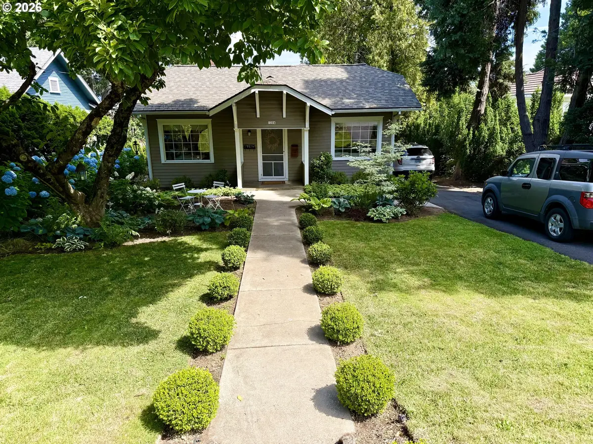 1204 State St, Hood River, OR 97031 - #1